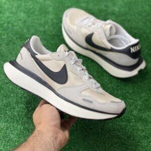 Nike Women's Cream and Black Running Sneakers